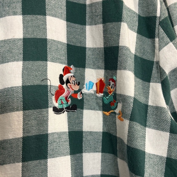 Disney green & white checked flannel pajama set w/ Christmas scene embroidery - Picture 5 of 7